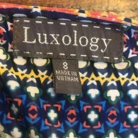 Luxology | Boho/Floral Print Faux Wrap Dress w/Belt - Picture 4 of 6